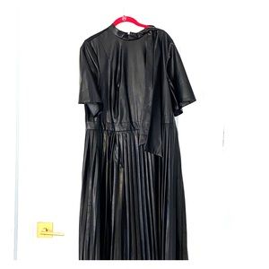 Eloqui plus size black faux leather pleated dress